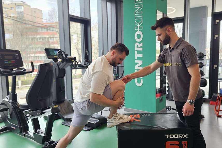<br><img src="i/young-sportswoman-and-her-physical-therapist-going-2026-03-16-03-27-36-utc(2).jpg" alt="centrokinetic" title="centrokinetic"><br>