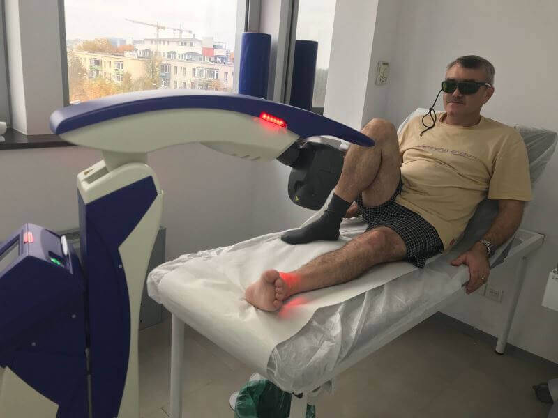 Sedinta terapeutica fizioterapie cu laser clinica Centrokinetic