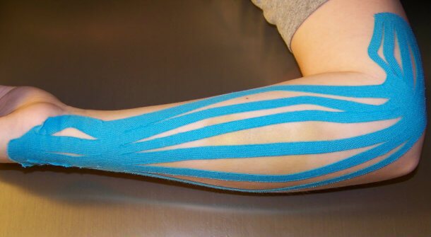 Aplicare benzi elastice cot mana