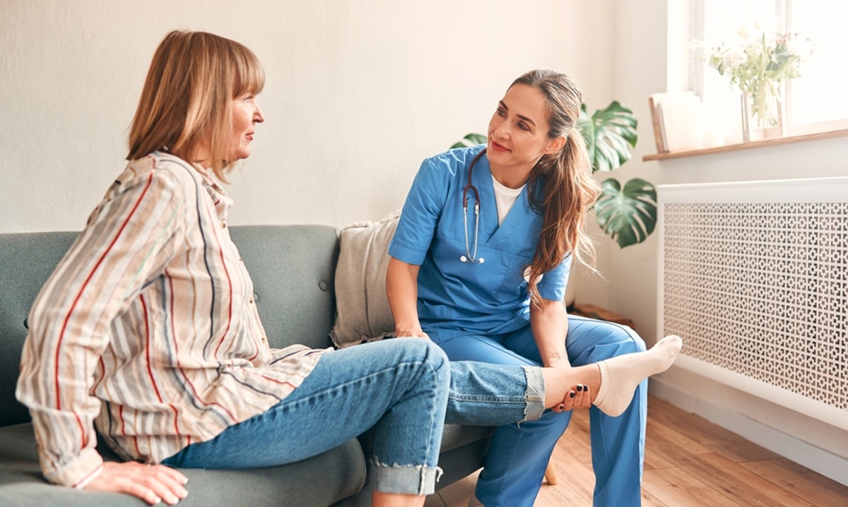 Medicul stabileste diagnosticul pentru furnicaturi in picioare