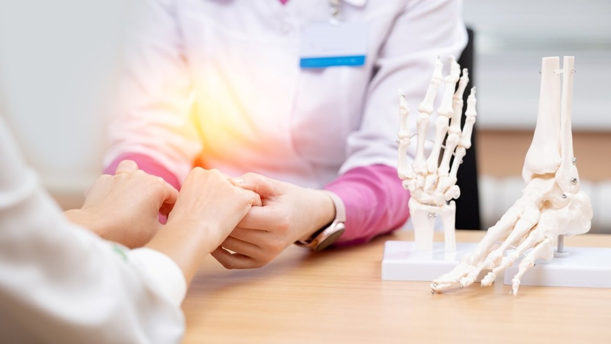 Rheumatologist examining a patient