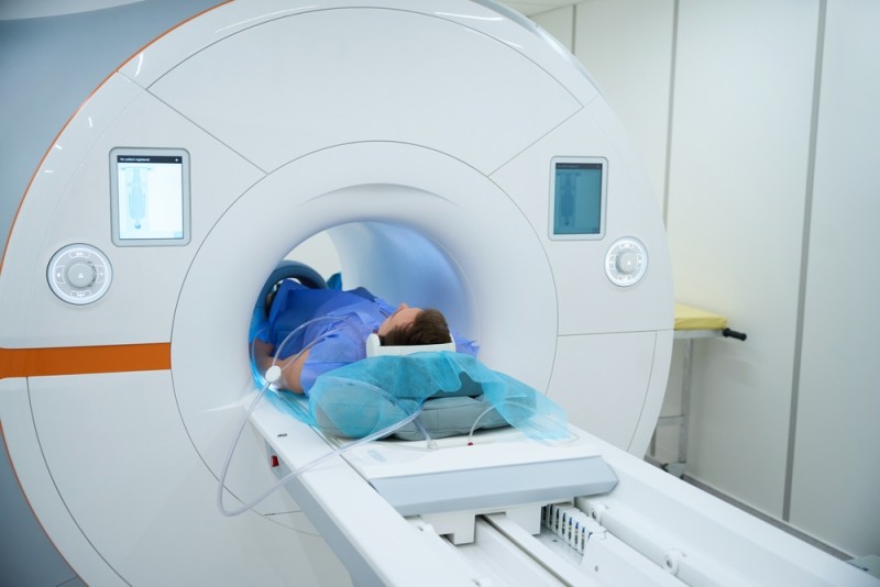 Pacient care face o investigatie RMN